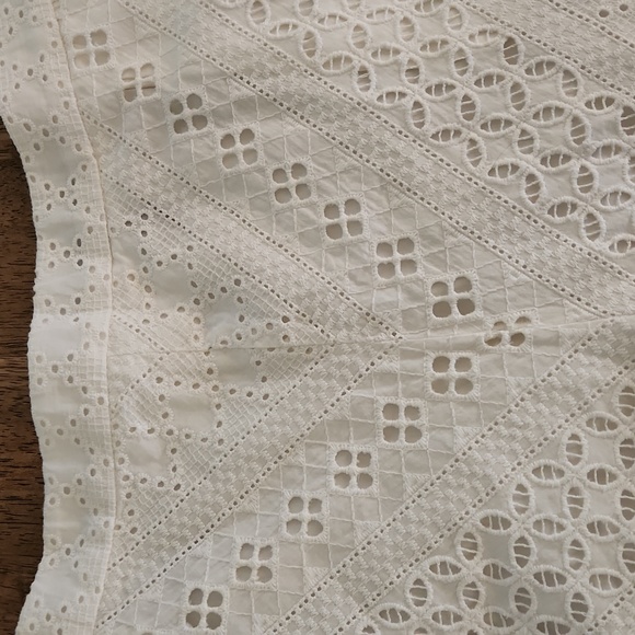 NWOT BCBG MAXAZRIA Eyelet Lace Short - Size Small - Picture 3 of 13